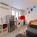 Climatise Avec La Terrasse, Deux Pas Du Metro, Stadium, Appartement *