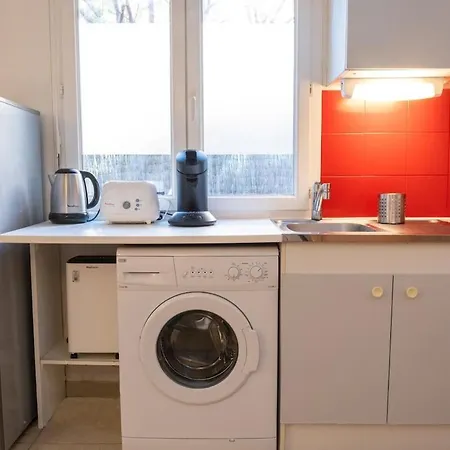 Appartement Climatisé Avec La Terrasse, Deux Pas Du Métro, Stadium, *
