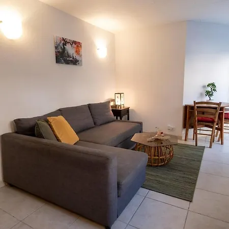 Climatise Avec La Terrasse, Deux Pas Du Metro, Stadium, *