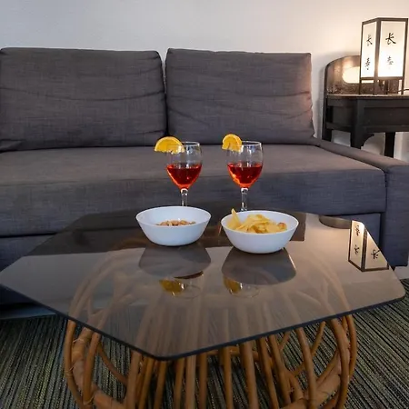 Appartement Climatisé Avec La Terrasse, Deux Pas Du Métro, Stadium, *
