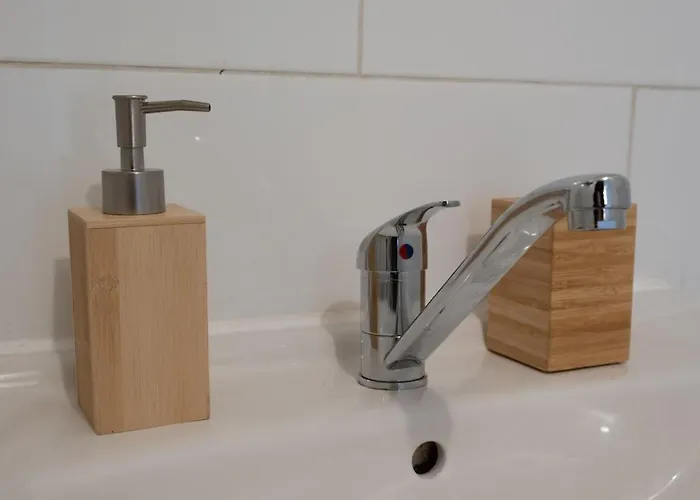 Climatise Avec La Terrasse, Deux Pas Du Metro, Stadium, Toulouse