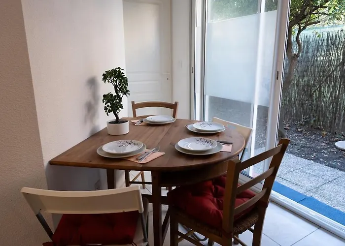 Climatise Avec La Terrasse, Deux Pas Du Metro, Stadium, Apartment Toulouse