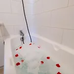 Climatise Avec La Terrasse, Deux Pas Du Metro, Stadium, Apartamento