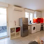 Climatise Avec La Terrasse, Deux Pas Du Metro, Stadium, Apartmán